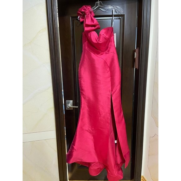 Evening gown - Picture 2 of 8